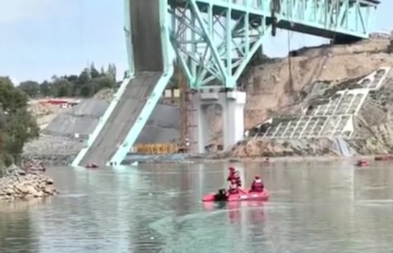 Kondisi konstruksi jembatan di jalur Qinghai dari Jalur Kereta Api Sichuan-Qinghai di Provinsi Qinghai. (Tangakapan Layar Video/REUTERS) Kondisi konstruksi jembatan di jalur Qinghai dari Jalur Kereta Api Sichuan-Qinghai di Provinsi Qinghai. (Tangakapan Layar Video/REUTERS)