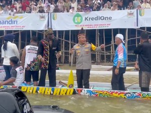 Melly Mike Ramaikan Pacu Jalur, Kapolda Riau Harap Budaya-Alam Terus Lestari