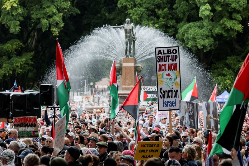 Para demonstranikut serta dalam protes 'Pawai Nasional untuk Palestina' di Sydney, Australia, Minggu (24/8/2025).(REUTERS/Hollie Adams) Para demonstranikut serta dalam protes 'Pawai Nasional untuk Palestina' di Sydney, Australia, Minggu (24/8/2025).(REUTERS/Hollie Adams)