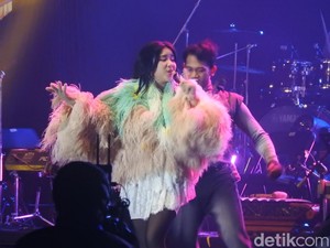 Tiara Andini-Orkestra Prawiratama Hangatkan Dieng Culture Festival 2025