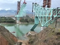 Video: Proyek Jembatan Kereta Api Ambruk, 12 Orang Tewas