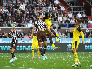 Dramatis, St Pauli Vs Dortmund Selesai 3-3