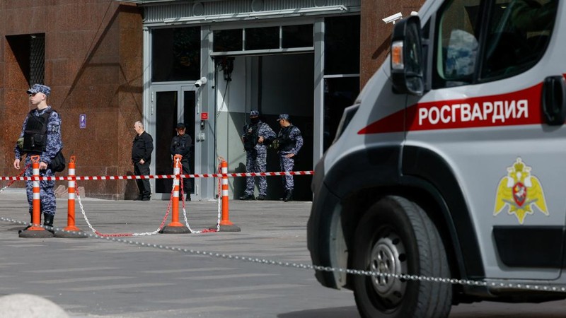 Suasana pasca ledakan pada toko mainan Moskow, Rusia, Minggu (24/8/2025). (REUTERS/Yulia Morozova)