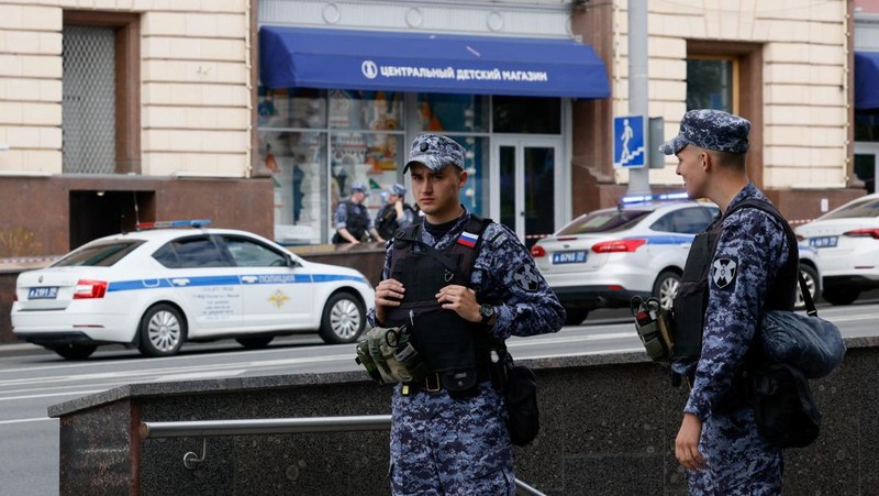 Suasana pasca ledakan pada toko mainan Moskow, Rusia, Minggu (24/8/2025). (REUTERS/Yulia Morozova)