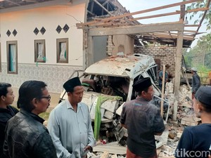 Polisi Selidiki Penyebab Ledakan di Garasi Rumah Warga Sumenep