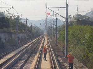 Libur Sekolah Tiba, Jangan Main Layangan di Jalur Whoosh, Bahaya Serius!