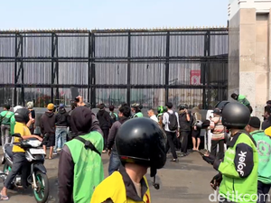 Video: Dapat Info dari Medsos, Massa Ojol Geruduk Gedung DPR Hari Ini