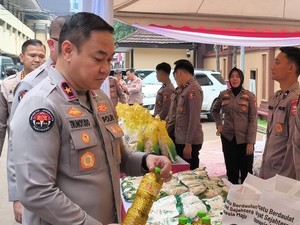 Divhumas Polri Gelar Gerakan Pangan Murah, Paket Isi Beras-Minyak Rp 157 Ribu