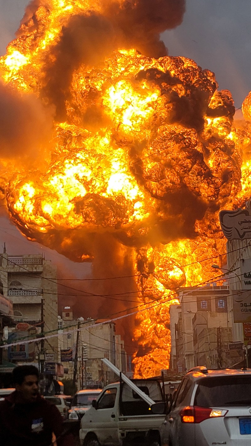 ISRAEL-PALESTINIANS/HOUTHIS-STRIKES Serangan Udara Israel di Sanaa. REUTERS/Stringer