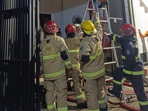 Rumah di Sukomanunggal Surabaya Terbakar Diduga Korsleting Listrik
