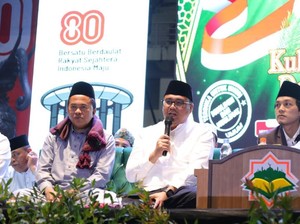 Ribuan Warga Kukar Shalawatan Bersama Gus Iqdam di Stadion Aji Imbut