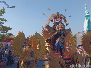 Ribuan Warga Padati Madiun Carnival, Ada Atraksi Pendekar-Ikon Dunia