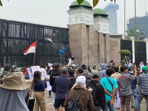 Potret Demo di Depan DPR Hari Ini