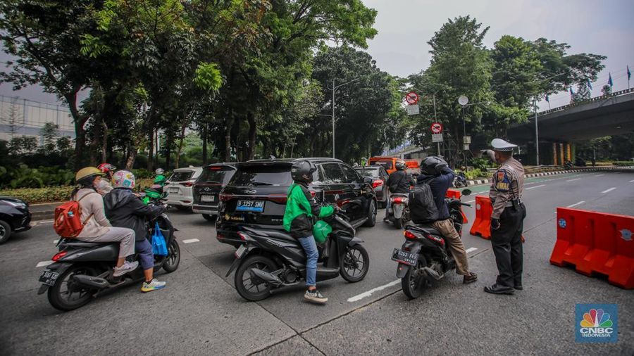 Massa demonstrasi masyarakat sipil bertajuk 
