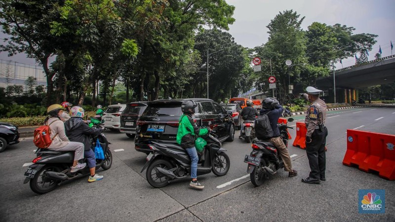 Massa demonstrasi masyarakat sipil bertajuk 