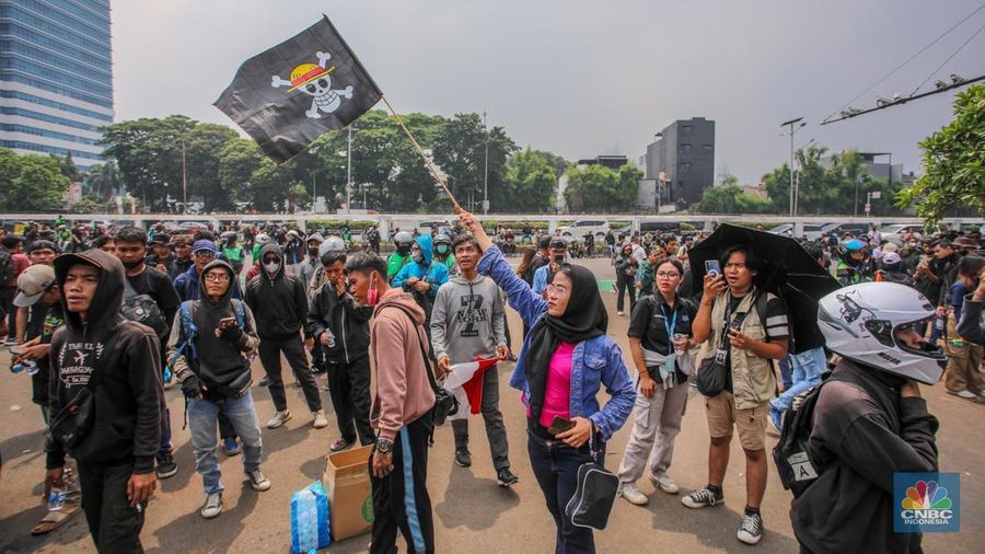 Massa demonstrasi masyarakat sipil bertajuk 