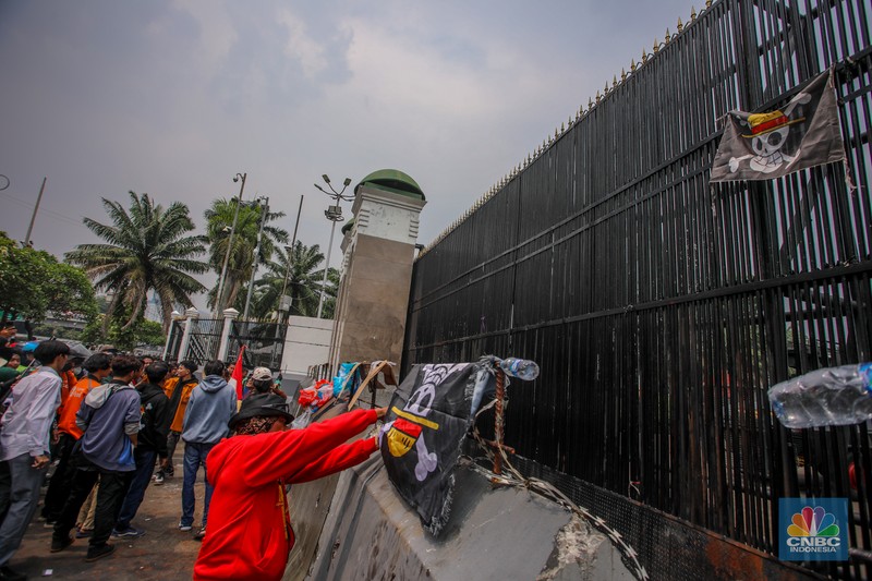 Massa demonstrasi masyarakat sipil bertajuk Massa demonstrasi masyarakat sipil bertajuk