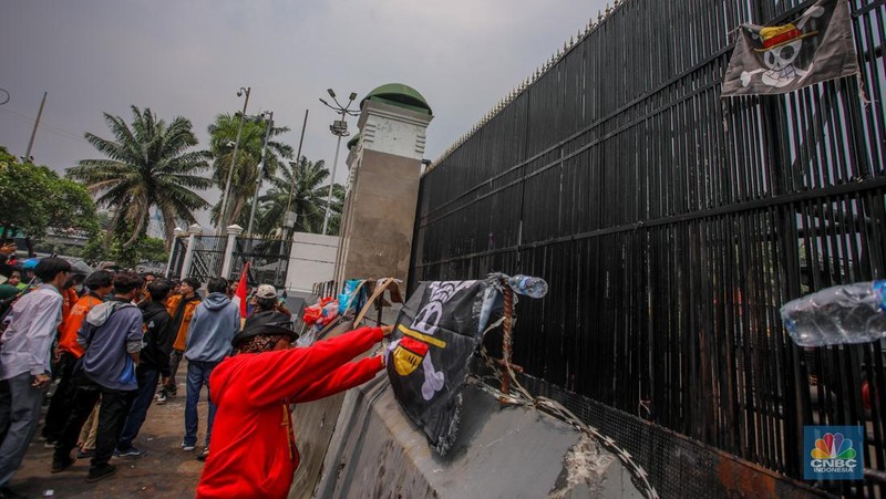 Massa demonstrasi masyarakat sipil bertajuk 