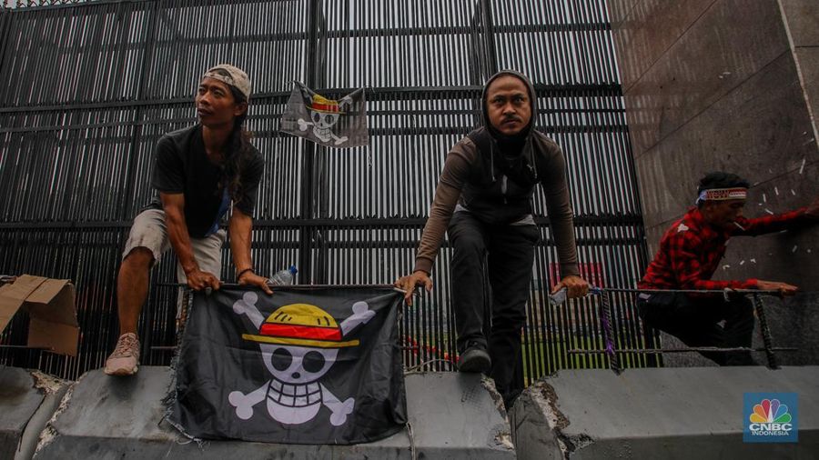 Massa demonstrasi masyarakat sipil bertajuk 