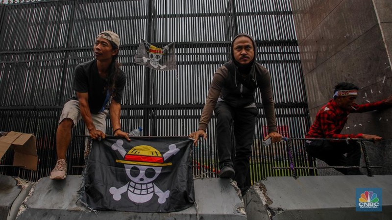 Massa demonstrasi masyarakat sipil bertajuk 