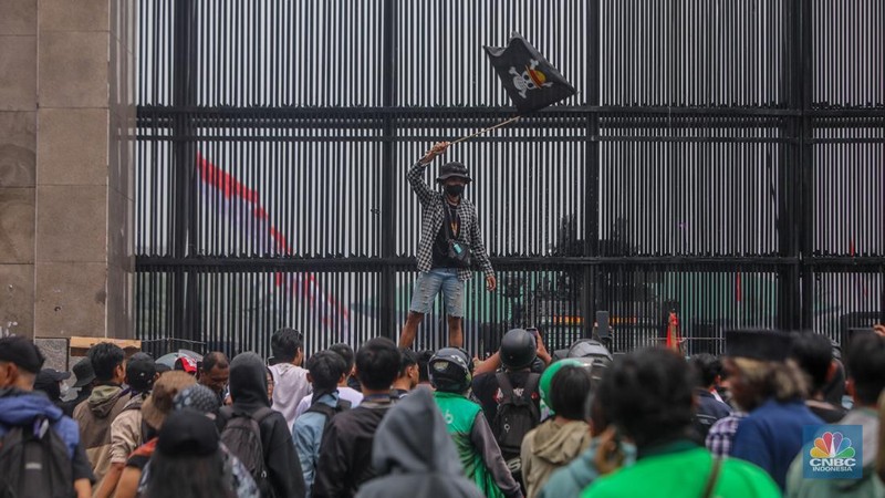 Massa demonstrasi masyarakat sipil bertajuk 