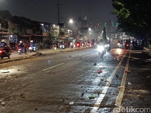 Massa Pelajar Bubar, Lalin Pejompongan Raya Berangsur Normal