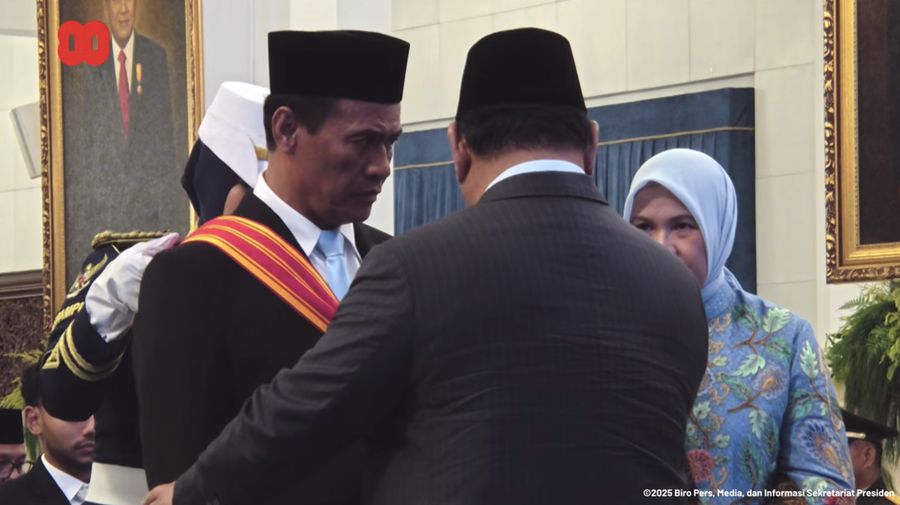 Presiden Prabowo Subianto memberikan tanda jasa dan kehormatan dalam rangka peringatan HUT RI. Ada 141 tokoh nan menerima hidayah tanda jasa dan kehormatan tersebut. Presiden Prabowo Subianto memberikan tanda jasa dan kehormatan dalam rangka peringatan HUT RI. Ada 141 tokoh nan menerima hidayah tanda jasa dan kehormatan tersebut. (Dok. Biro Pers Sekretariat Presiden)