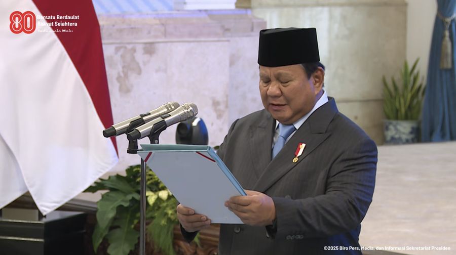 Pengucapan Sumpah/Janji dan Pelantikan Pejabat Negara, serta Upacara Penganugerahan TKRI. (Tangkapan Layar Youtube)