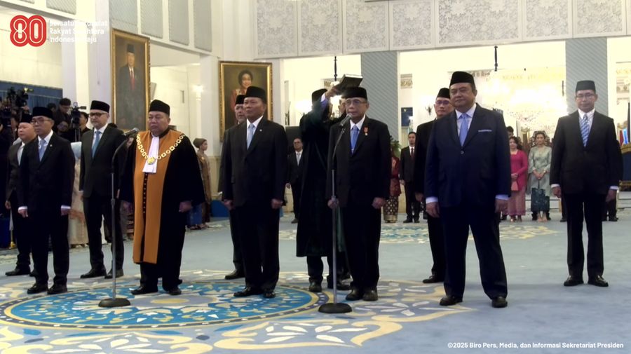 Pengucapan Sumpah/Janji dan Pelantikan Pejabat Negara, serta Upacara Penganugerahan TKRI. (Tangkapan Layar Youtube)