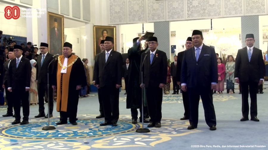 Pengucapan Sumpah/Janji dan Pelantikan Pejabat Negara, serta Upacara Penganugerahan TKRI. (Tangkapan Layar Youtube)