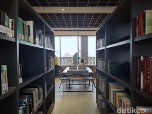 Koleksi Buku-Dokumen Menko Yusril Ditempatkan di FH UI, Dikumpulkan Sejak SMP