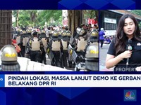 Video: Pindah Lokasi, Massa Lanjut Demo di Gerbang Belakang DPR