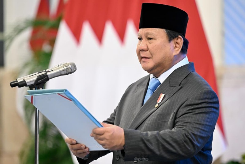 Presiden Prabowo Subianto memberikan tanda jasa dan kehormatan dalam rangka peringatan HUT RI. Ada 141 tokoh yang menerima anugerah tanda jasa dan kehormatan tersebut. (Dok. Biro Pers Sekretariat Presiden)