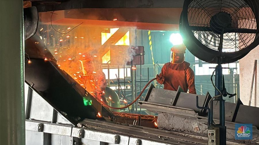 Proses pengolahan timah di PT Timah. (CNBC Indonesia/Firda Dwi Muliawati)