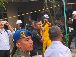Oknum TNI Acungkan Jari Tengah-Wanita Tewas Dipaksa Pacar Minum Kencing