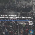 Video: Semprot Water Cannon! Aparat Pukul Mundur Massa Demo DPR RI
