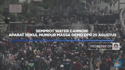 Video: Semprot Water Cannon! Aparat Pukul Mundur Massa Demo DPR RI
