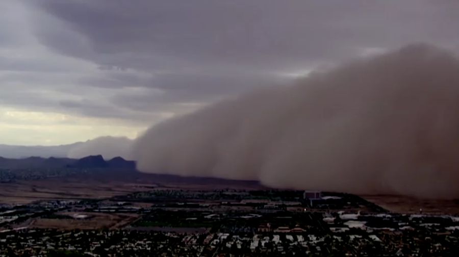 Badai debu menyelimuti langit di Paradise Valley, Arizona, AS, 25 Agustus 2025 (ABC AFFILIATE KNXV via Reuters) Badai debu menyelimuti langit di Paradise Valley, Arizona, AS, 25 Agustus 2025 (ABC AFFILIATE KNXV via Reuters)