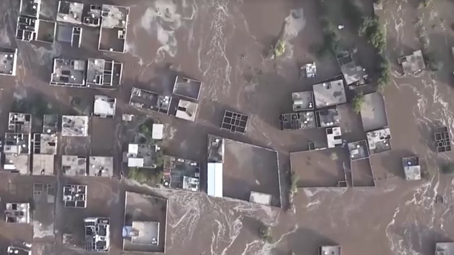 Banjir parah melanda pinggiran kota Aden, Yaman. (Tangkapan Layar Video/Reuters)