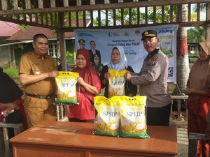 Polres Meranti dan Bulog Distribusikan 15 Ton Beras Murah untuk Rakyat
