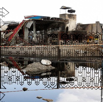 Ledakan Dahsyat! Jet Tempur Bom Pom Bensin-Truk BBM, 6 Tewas Terbakar