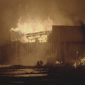 Ngeri! Gedung Parlemen Dilalap Api, Setengah Bangunan Ludes Terbakar