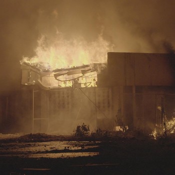 Ngeri! Gedung Parlemen Dilalap Api, Setengah Bangunan Ludes Terbakar