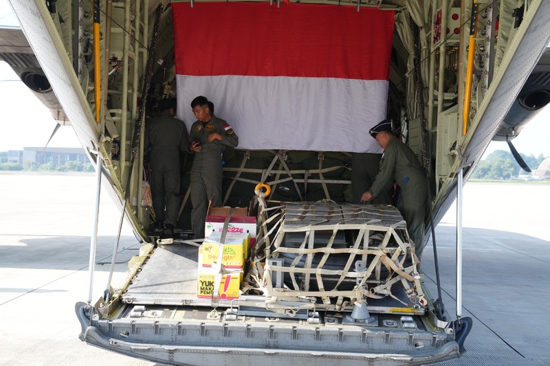 Misi penyaluran bantuan kemanusiaan melalui jalur udara (airdrop) ke Gaza. (Dok. Kementerian Pertahanan) Misi penyaluran bantuan kemanusiaan melalui jalur udara (airdrop) ke Gaza. (Dok. Kementerian Pertahanan)