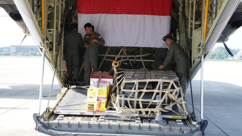 Misi penyaluran bantuan kemanusiaan melalui jalur udara (airdrop) ke Gaza. (Dok. Kementerian Pertahanan)
