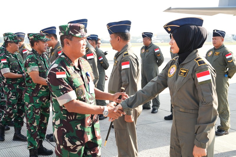 Misi penyaluran bantuan kemanusiaan melalui jalur udara (airdrop) ke Gaza. (Dok. Kementerian Pertahanan) Misi penyaluran bantuan kemanusiaan melalui jalur udara (airdrop) ke Gaza. (Dok. Kementerian Pertahanan)