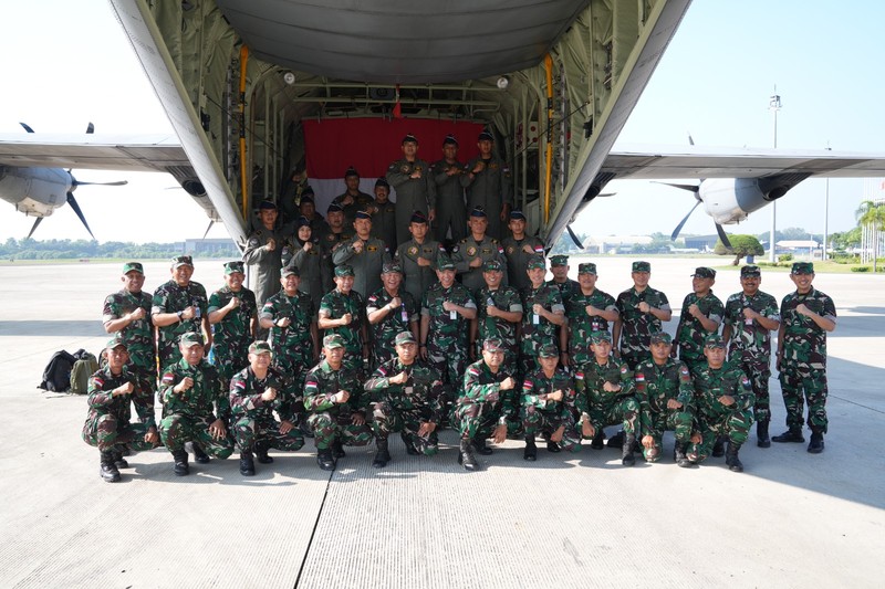 Misi penyaluran bantuan kemanusiaan melalui jalur udara (airdrop) ke Gaza. (Dok. Kementerian Pertahanan) Misi penyaluran bantuan kemanusiaan melalui jalur udara (airdrop) ke Gaza. (Dok. Kementerian Pertahanan)