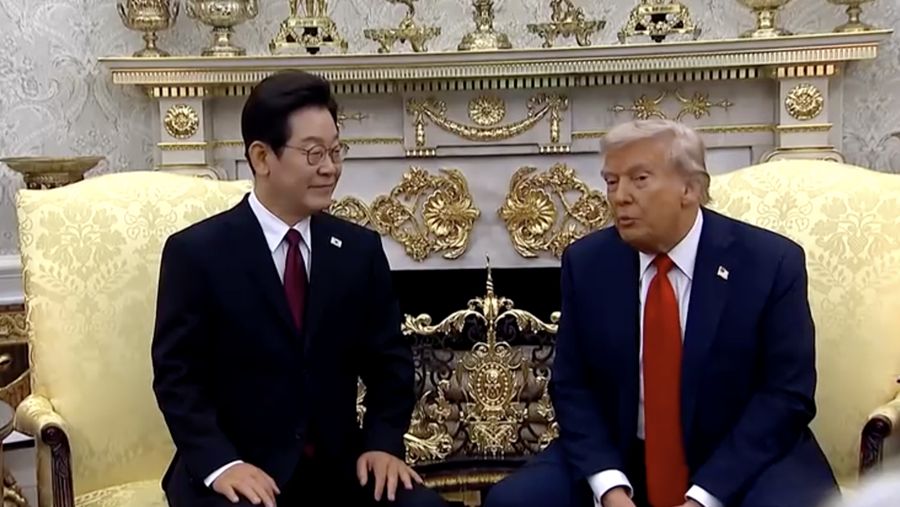 Presiden AS Donald Trump dan Presiden Korea Selatan Lee Jae Myung. (Tangkapoan Layar Video/Reuters)