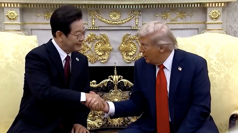 Presiden AS Donald Trump dan Presiden Korea Selatan Lee Jae Myung. (Tangkapoan Layar Video/Reuters)