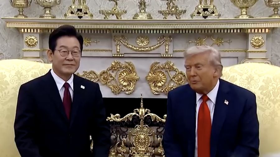 Presiden AS Donald Trump dan Presiden Korea Selatan Lee Jae Myung. (Tangkapoan Layar Video/Reuters)